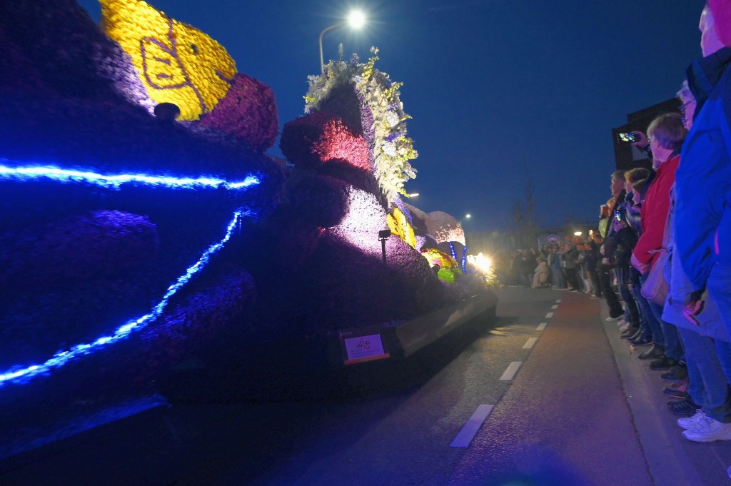 ../Images/Verlicht bloemencorso 2025 052.jpg